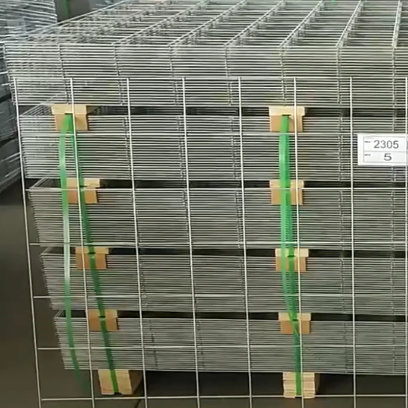 Stacked welded wire mesh panels for panel size and opening reference