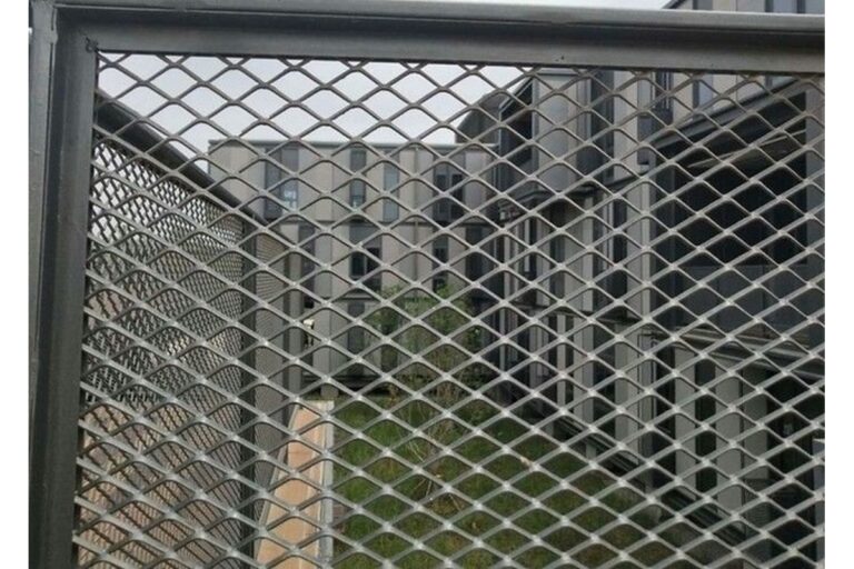 Anti-Glare Fence RFQ Guide for Road and Facility Barrier Projects
