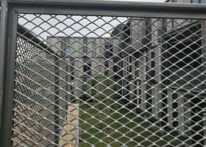 Anti-Glare Fence
