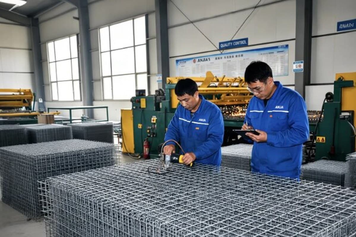 Welded wire mesh sheet size and opening measurement during QC review