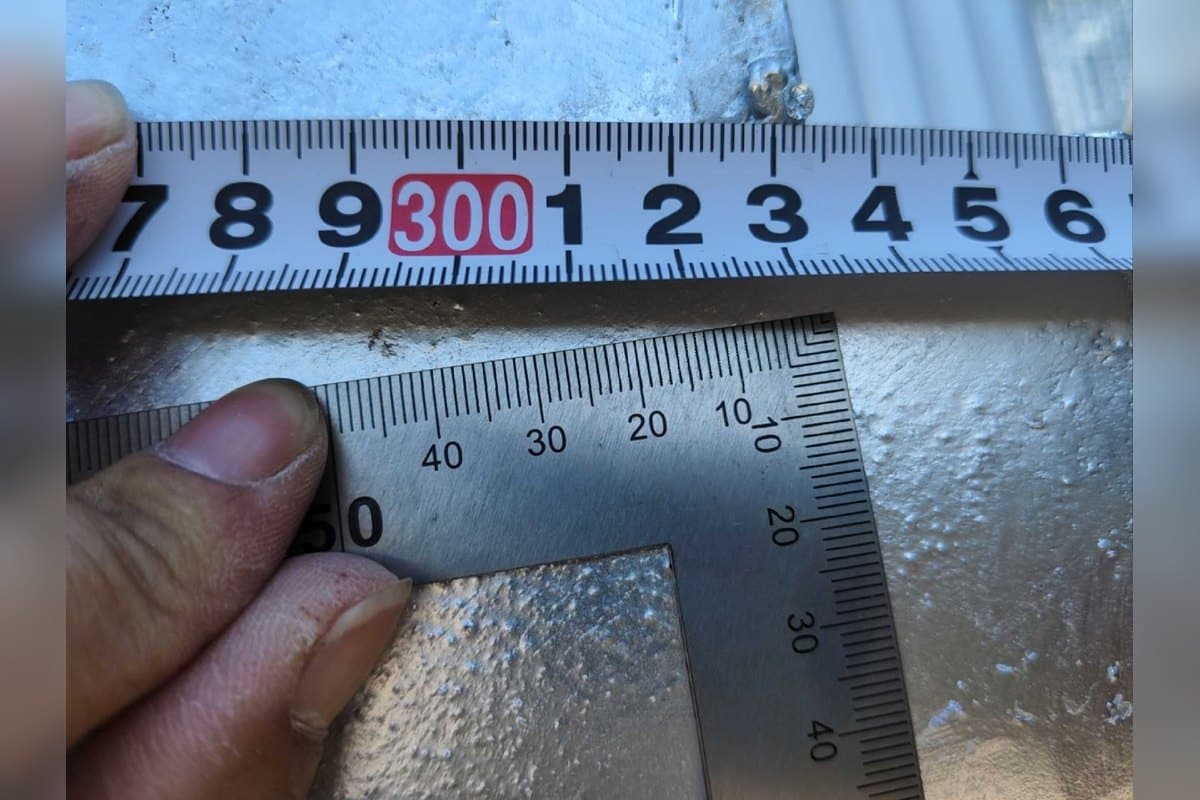 Wire mesh dimension check with measuring tape before shipment release
