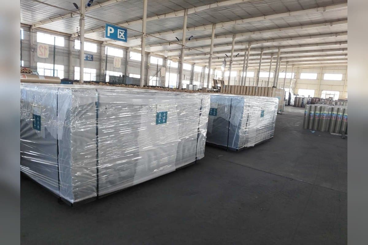 Wire mesh export packing reference with protected pallets before shipment