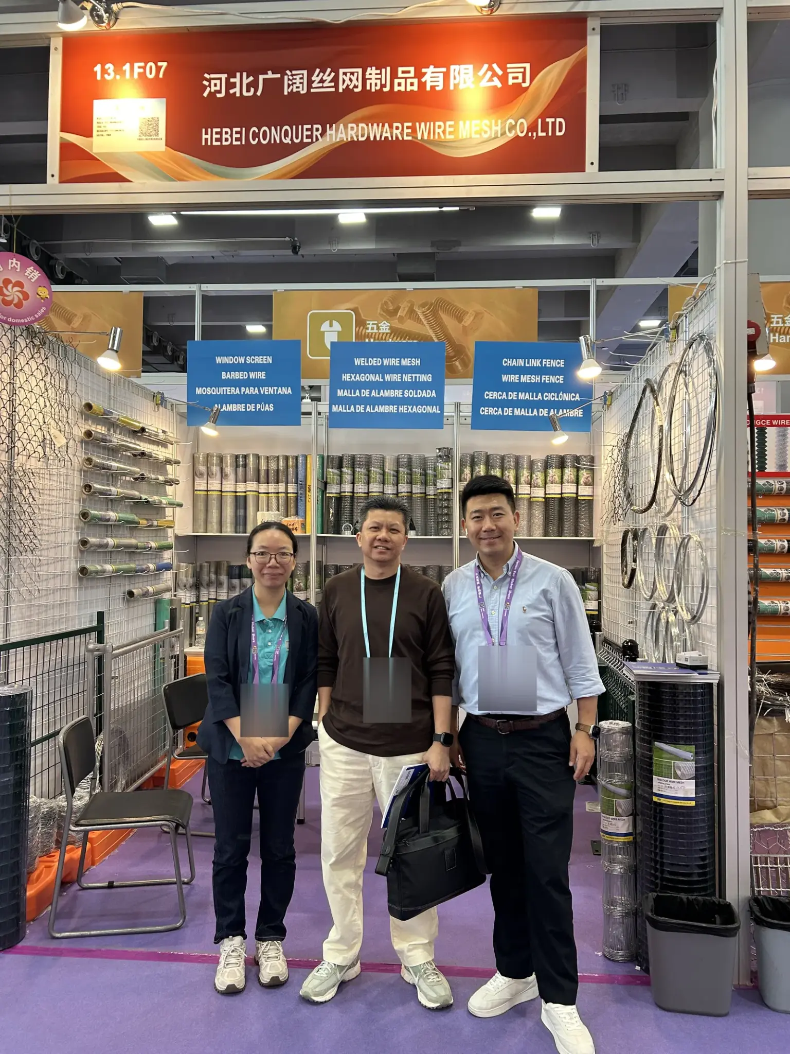 ANJIA representatives and a visitor at Booth 13.1F07 during the 140th Canton Fair