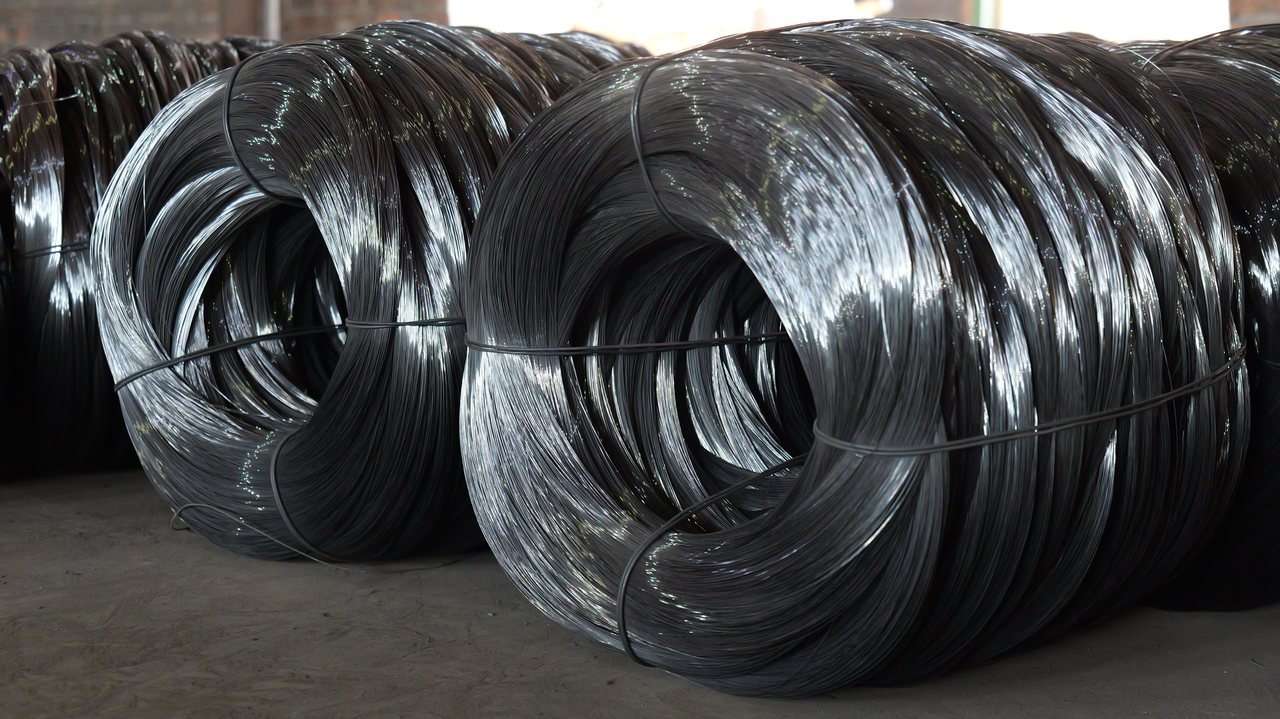 Black annealed binding wire coils in warehouse for gauge softness and coil weight buying guide